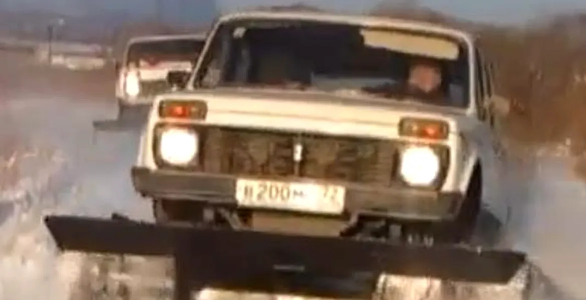 Lada Niva cu şenile!