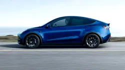Prima Tesla din istorie care s-a deplasat autonom până la noul său proprietar, direct de la fabrică – VIDEO