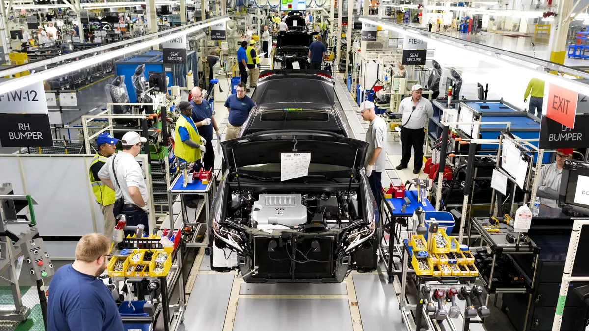 Toyota va investi un miliard de dolari în fabricile sale din SUA pentru a produce trei EV-uri