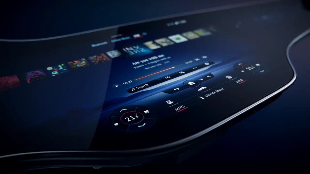 Cum arată MBUX Hyperscreen, noul ecran de 141 de centimetri de la Mercedes-Benz?