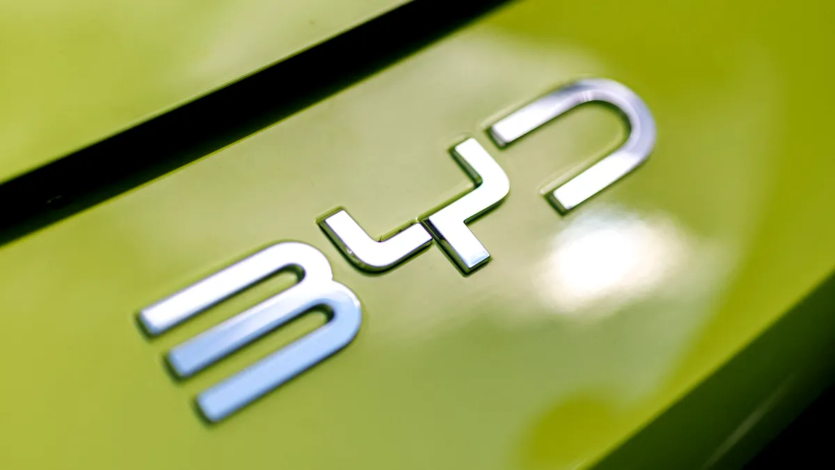 Pentagonul afirmă că producătorul auto BYD are legături cu armata chineză