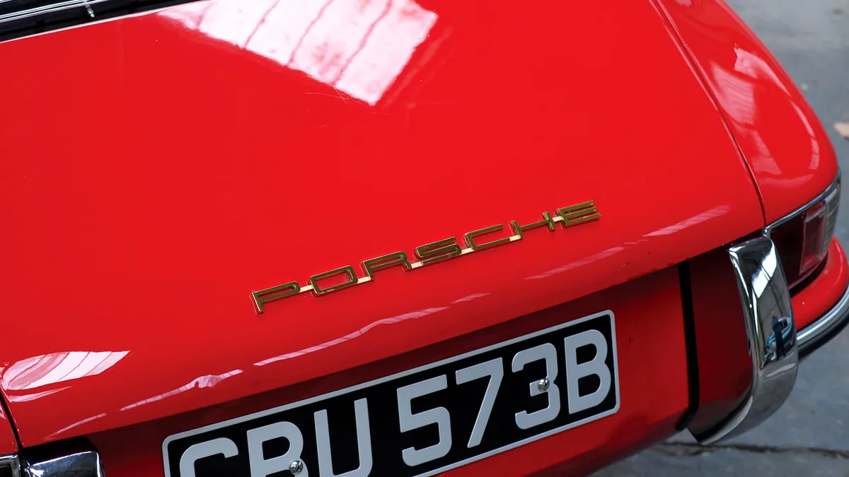 Primul Porsche 911 este de vânzare. Cât costă o legendă vie? [GALERIE FOTO]