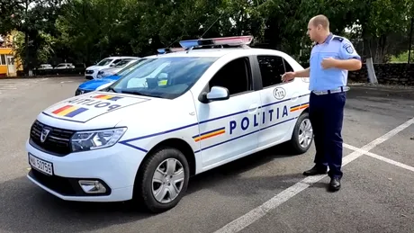 Cum arată mașina de poliție Dacia Logan cu care se transportă infractori?