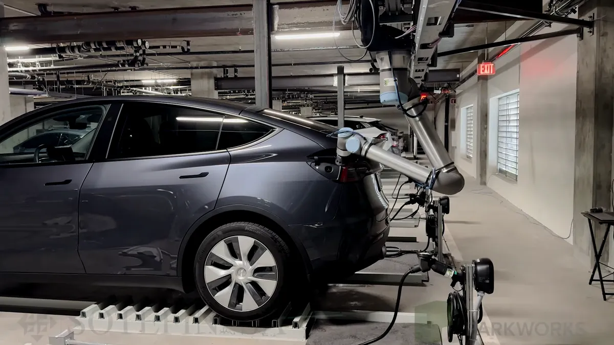 Video | Cum arată garajul din California care îți depozitează și încarcă mașina electrică?