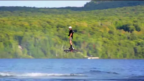 Un inventator român i-a fermecat pe canadieni: record mondial de zbor cu hoverboard!