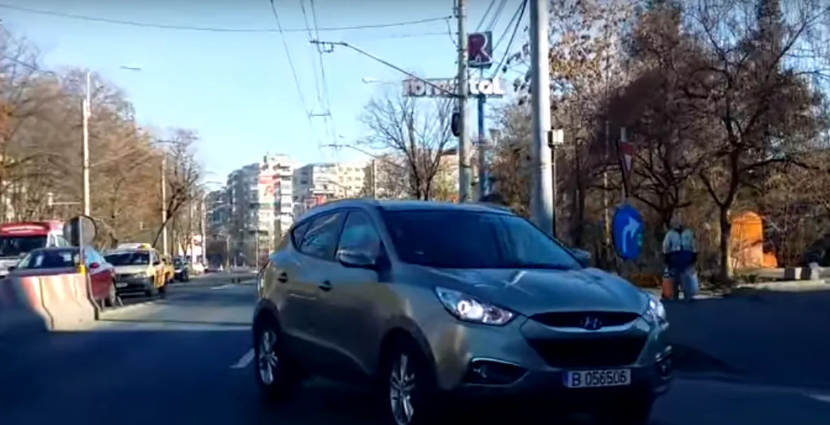 Ce păţeşte un şofer care intră pe contrasens pentru a scurta drumul. VIDEO