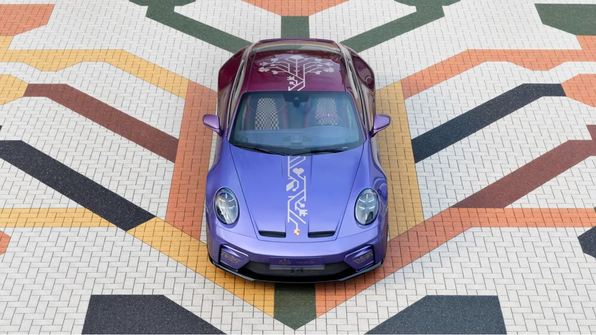 Porsche a creat un model 911 special pentru Republica Moldova. Pachetul „Tree of life” aniversează 15 ani de Porsche Moldova 