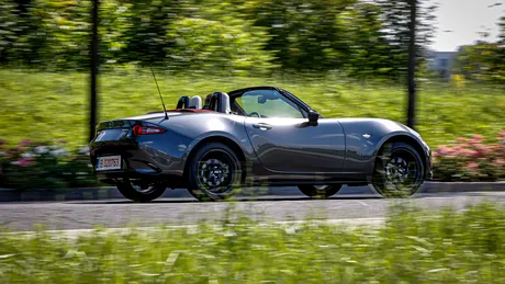 Test Mazda MX-5. Mașina care te face să zâmbești la fiecare viraj și apăsare a accelerației