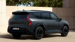 Kia introduce versiunea EV9 Black Edition în gama europeană. SUV-ul electric țintește Hyundai Ioniq 9 și Volvo EX90