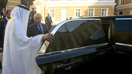 Vladimir Putin i-a prezentat limuzina Prinţului din Abu Dhabi - VIDEO