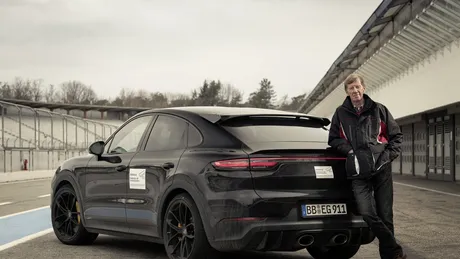 Legenda raliurilor, Walter Röhrl, impresionat de noul Porsche Cayenne pe care l-a testat pe Hockenheimring