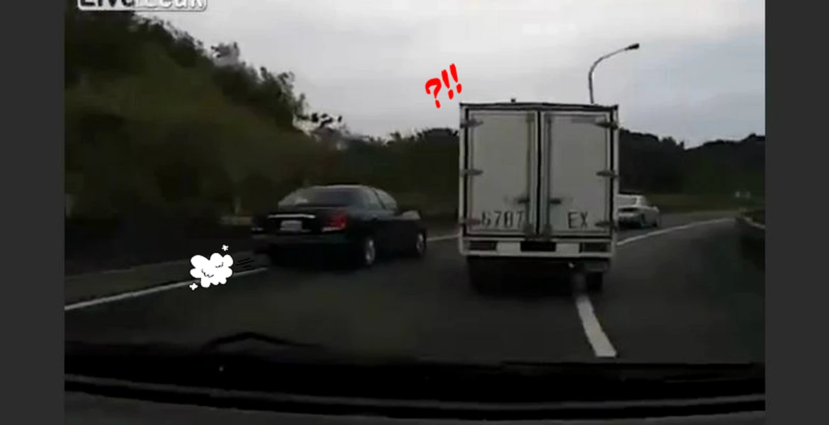 Accident: Şofer agresiv, pedepsit de soartă. VIDEO