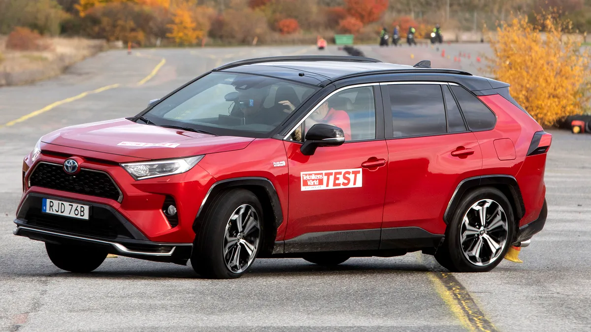 Toyota RAV4, eșec total la Testul Elanului? Nici Volvo XC40 Recharge nu s-a descurcat prea bine