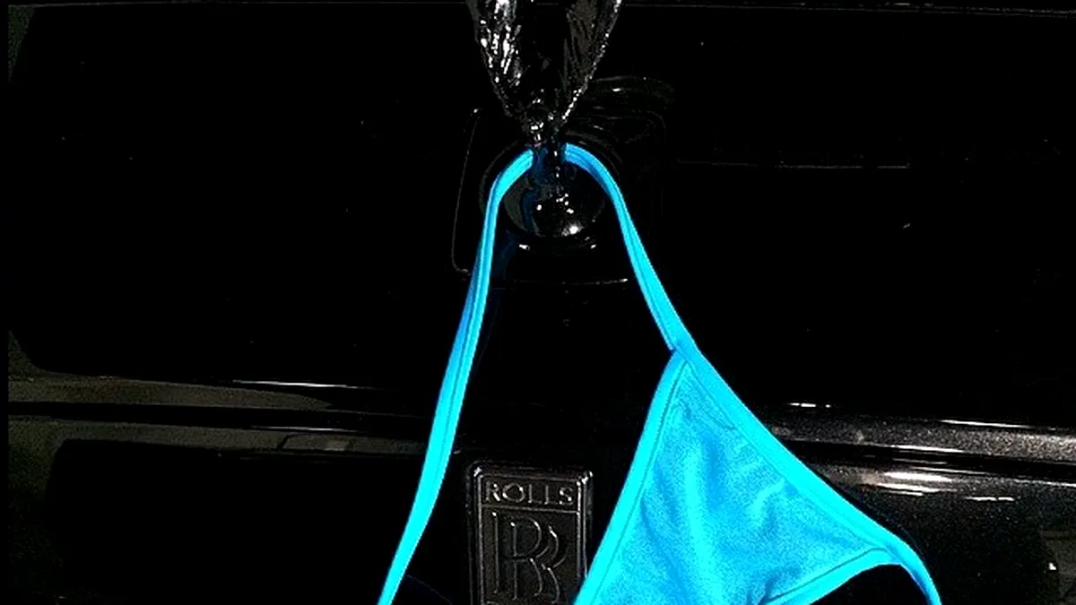 STUDIU. Femeile sunt mai atrase de bărbaţii în maşini scumpe