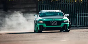 VIDEO Bentley lansează „Supersports: Full Send”: Travis Pastrana testează limitele noului Continental cu tracțiune spate