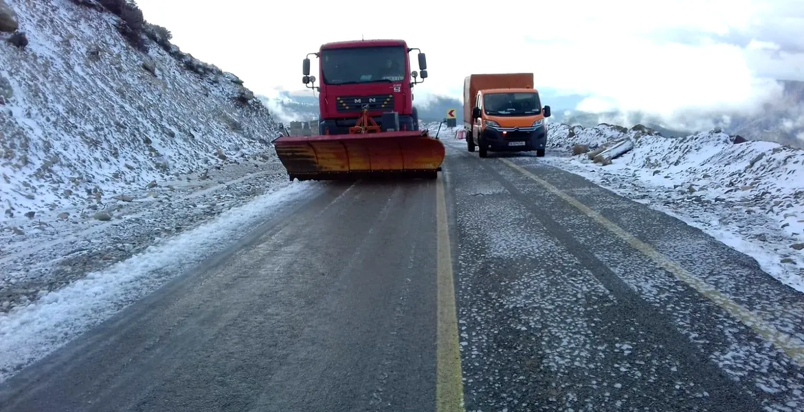 Prima ninsoare. Transalpina, acoperită de zăpadă