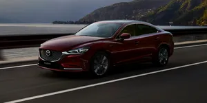 Mazda ar putea construi un sedan cu tracțiune spate, care să concureze cu BMW. Care este motivul pentru care încă nu există?