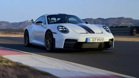 Porsche se ține de recorduri, iar cea mai nouă încercare implică un 911 GT3 cu transmisie manuală