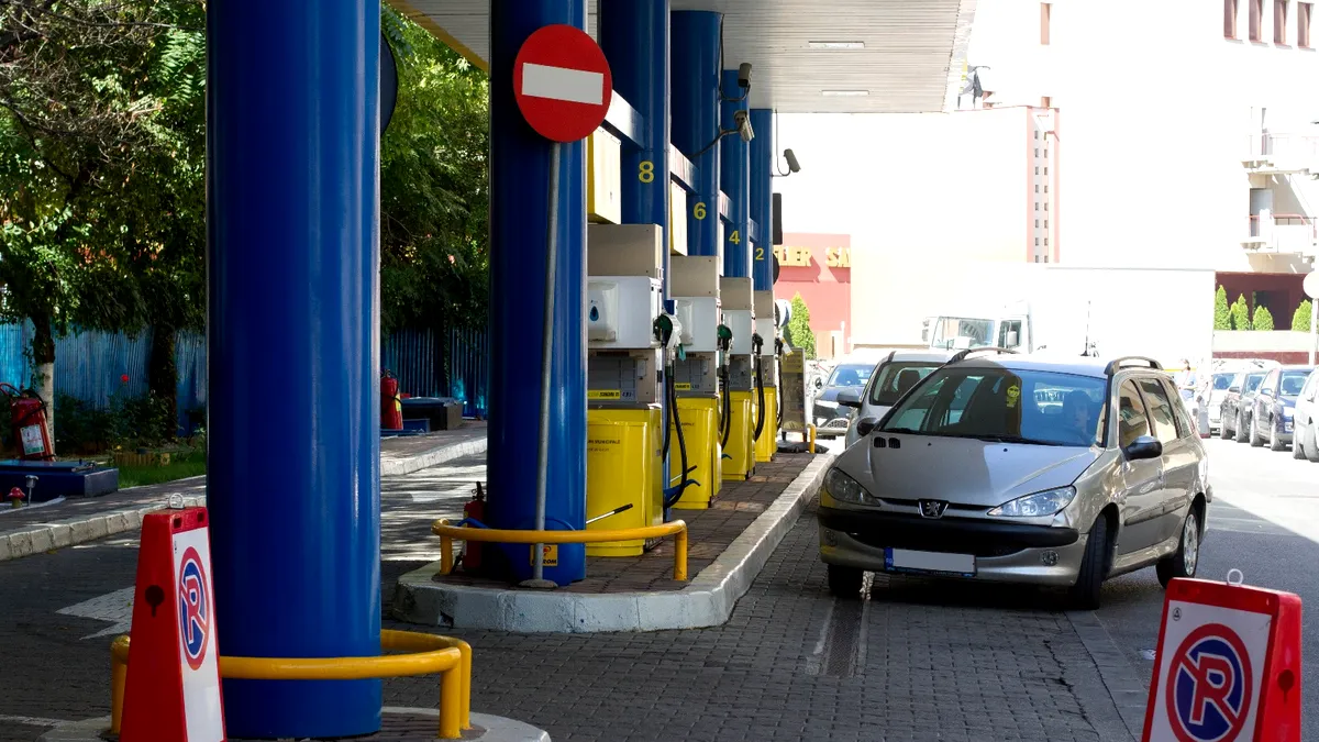 Ungaria a plafonat prețul motorinei și benzinei, dar numai aceste mașini au voie să alimenteze cu carburant ieftin