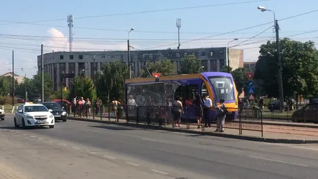 Unii fac târguri peste târguri, alţii se mişcă cu viteza luminii
