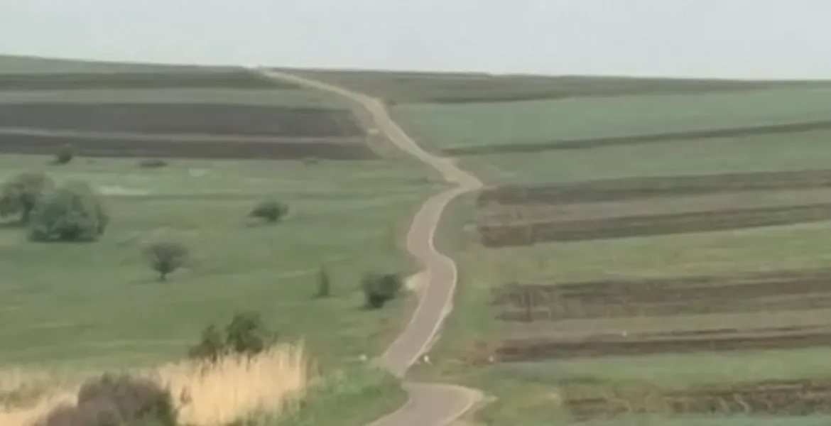 Transalpina în miniatură sau drum agricol transformat în „autostradă”
