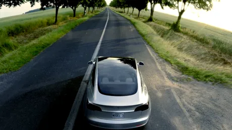 În cât timp îți ajunge în fața casei o mașină Tesla pe care o cumperi de pe site-ul oficial al companiei lui Elon Musk?