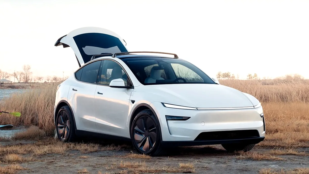 Tesla introduce versiunea Model Y cu 7 locuri în România. Cât costă SUV-ul electric ce promite 600 km WLTP