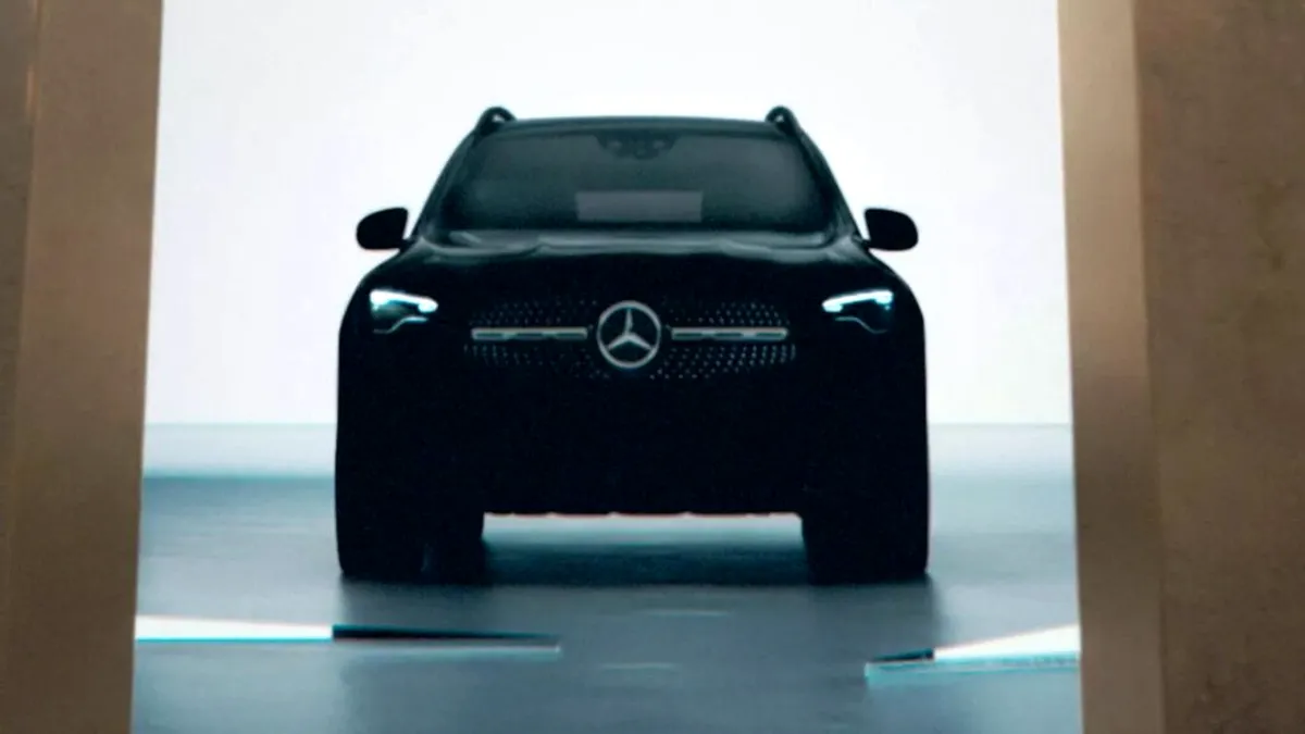 Mercedes-Benz prezintă primele imagini cu GLA și GLB facelift