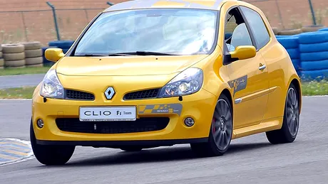 Renault Clio F1 Team R27 în România