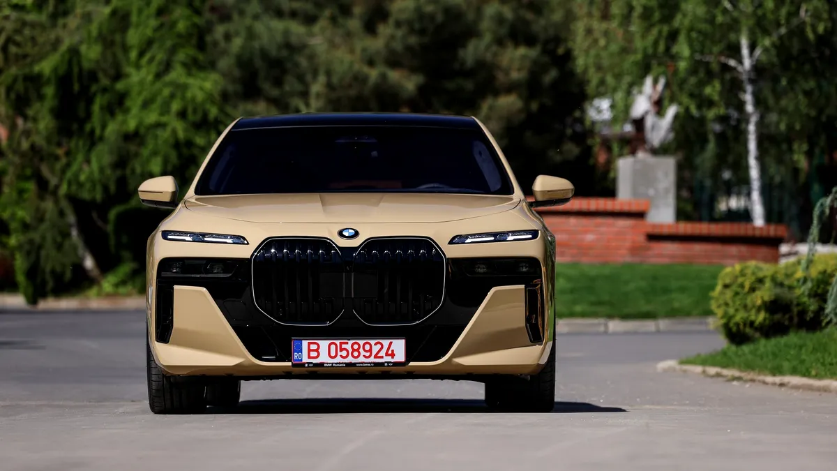BMW prezintă în premieră, chiar în România, o nouă vopsea pentru Seria 7. Costă 7.000 de euro