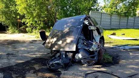 Un Audi Q7 s-a rupt în două în urma unui accident violent, dar şoferul a scăpat nevătămat - VIDEO