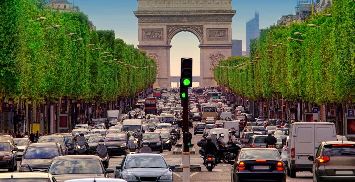 Franța va impune ca reclamele auto să conțină mesaje ecologiste