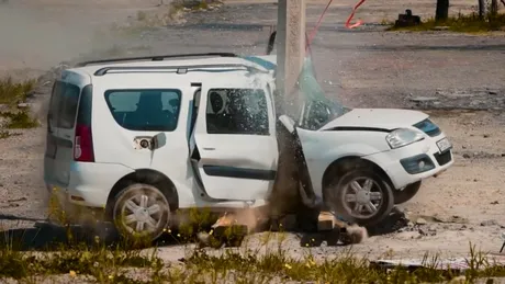 Test de impact cu Lada Largus, Dacia Logan MCV în versiune rusească. VIDEO