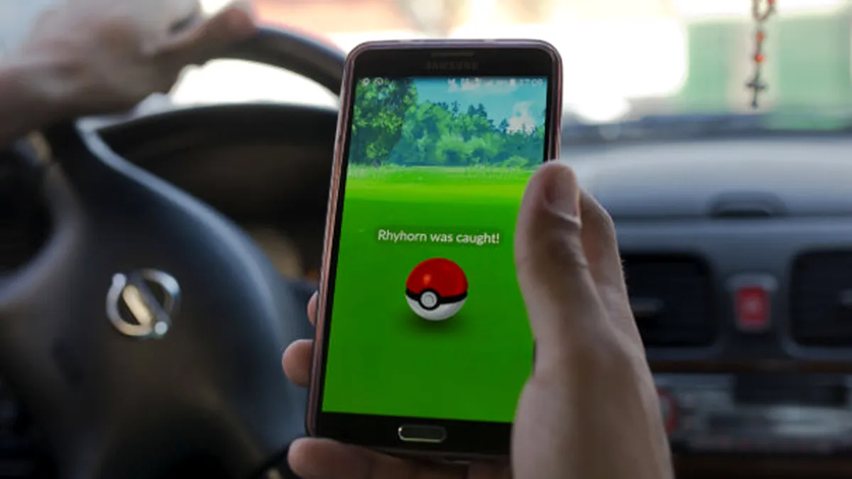 VIDEO - Taximetrist care joacă Pokemon Go în timpul unei curse