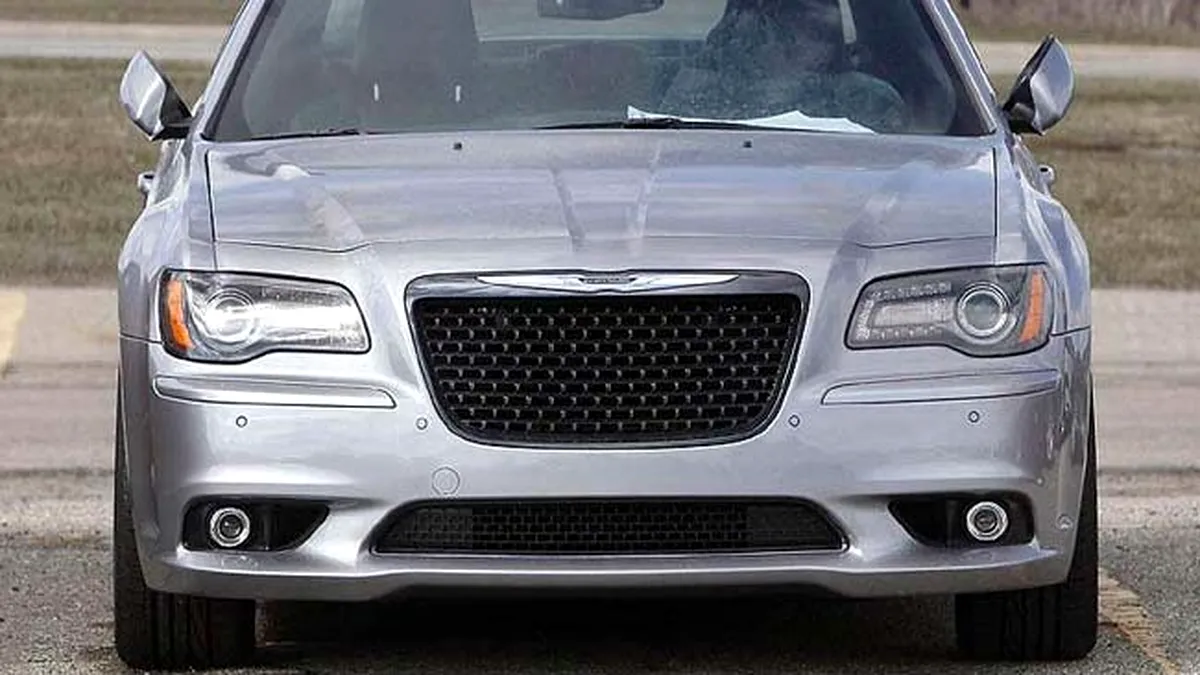 Primele poze cu versiunea de top Chrysler 300C SRT8