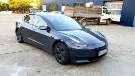 O Tesla Model 3 se vinde pe Autovit la un preț destul de mic. Mașina are kilometri puțini, dar vine cu o mare problemă