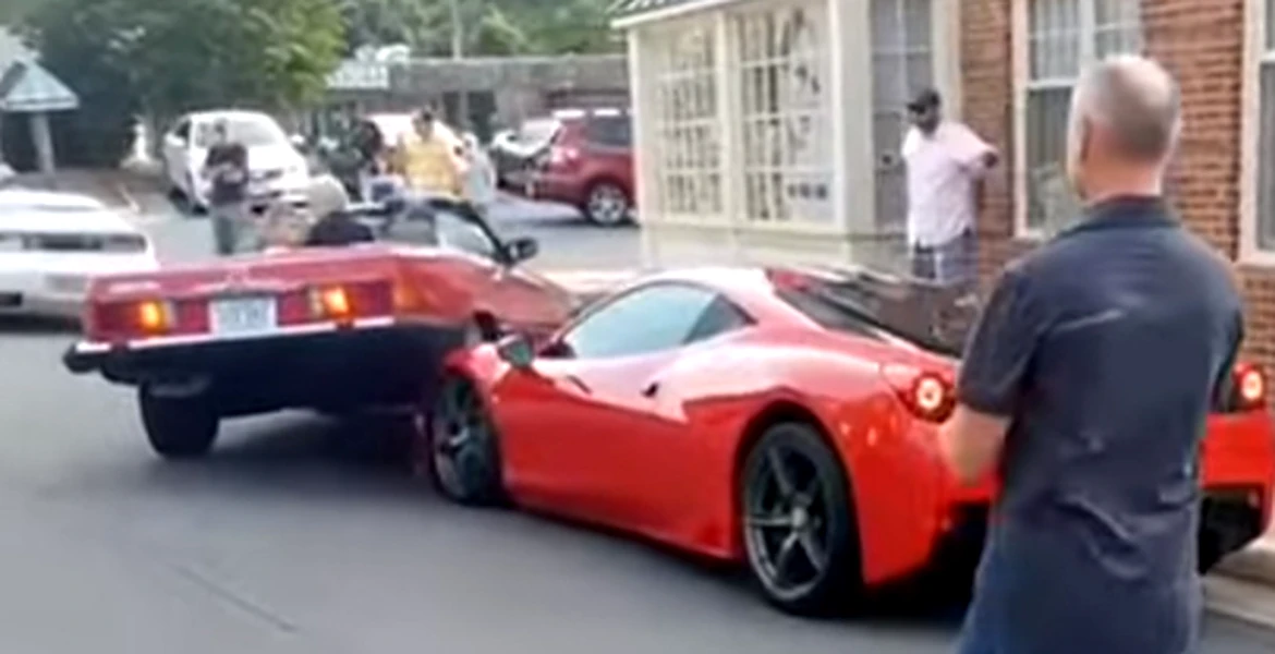 O femeie loveşte un Ferrari 458 în timp ce parchează –  VIDEO