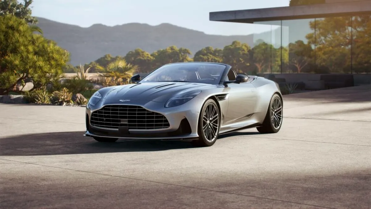 Aston Martin prezintă noul DB12 Volante. Noua decapotabilă are un motor V8 cu 680 CP - VIDEO