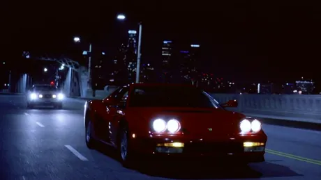 Oameni şi maşini: Urmărire între Ferrari Testarossa şi Ford Mustang