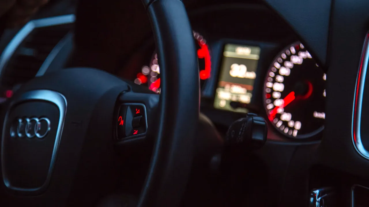 1-car-vibrating-1050x700 
