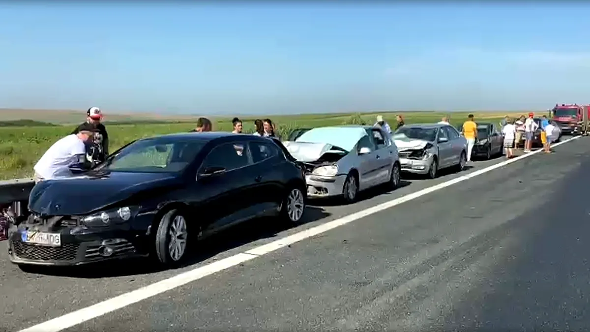 Accident pe autostradă cu pagube materiale: Ce faci, ce documente ai nevoie și ce amendă riști în 2025