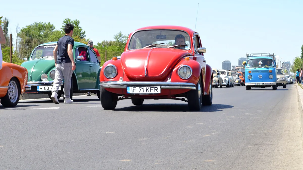 Cea mai populară maşină din lume distruge recordul de vânzări stabilit de VW Beetle acum 44 de ani