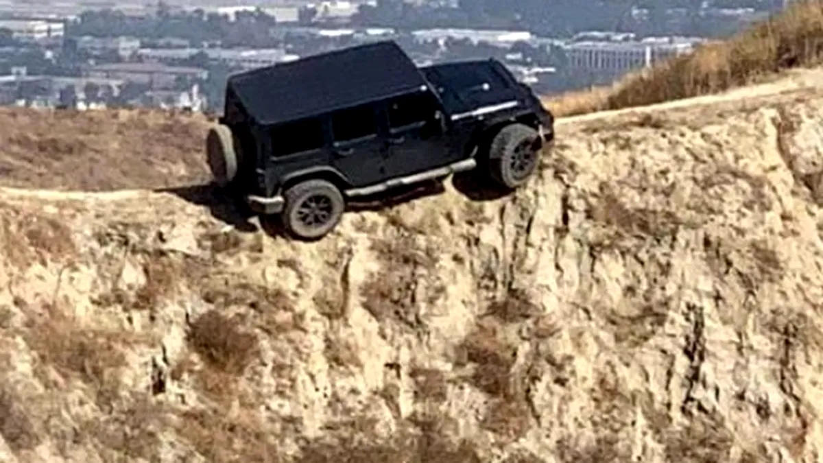 Cum a fost recuperat un Jeep Wrangler, abandonat pe munte zilele trecute?