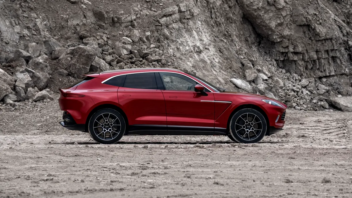 Aston Martin DBX va fi prezentat în România. De la ce preț poate fi configurat în țara noastră?
