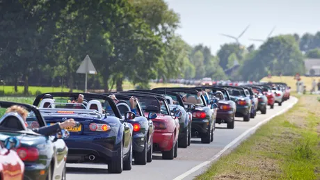 Un nou record mondial doborât de Mazda MX-5