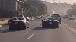 Video / Travis Scott, demonstrație de forță în trafic: V12-le face spectacol