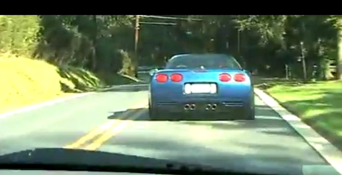 VIDEO: Amator de drifturi, îşi loveşte Corvette-ul de un pom!