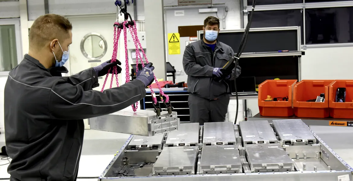 Rivalul din Europa al Tesla a produs prima sa baterie litiu-ion