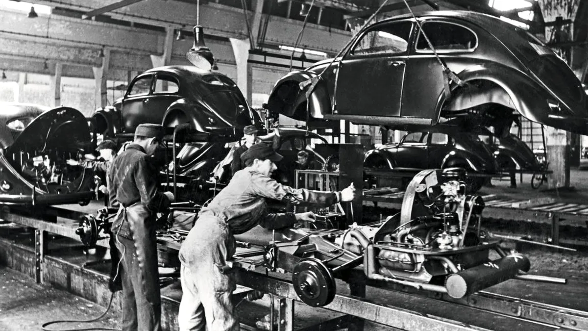 Cum se producea Volkswagen Beetle după cel de-al Doilea Război Mondial? Imagini de acum 75 de ani