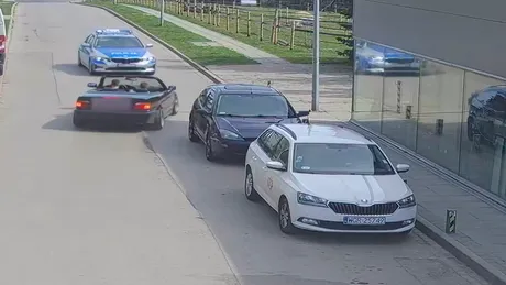 Un șofer de BMW a decis să-și testeze abilitățile de drifting la o benzinărie. La plecare, se întâlnește față în față cu o mașină de poliție